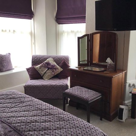 Beechwood House Bed & Breakfast Нюкий Екстериор снимка
