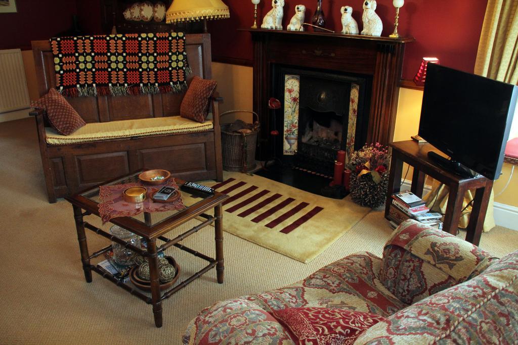 Beechwood House Bed & Breakfast Нюкий Екстериор снимка