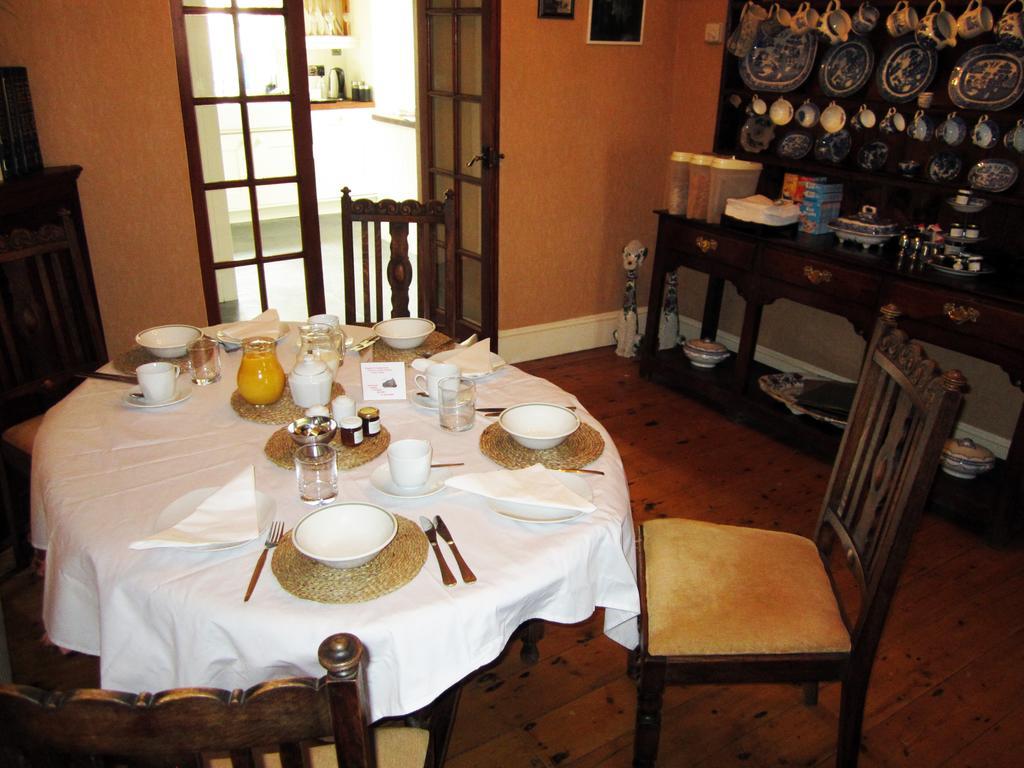 Beechwood House Bed & Breakfast Нюкий Екстериор снимка