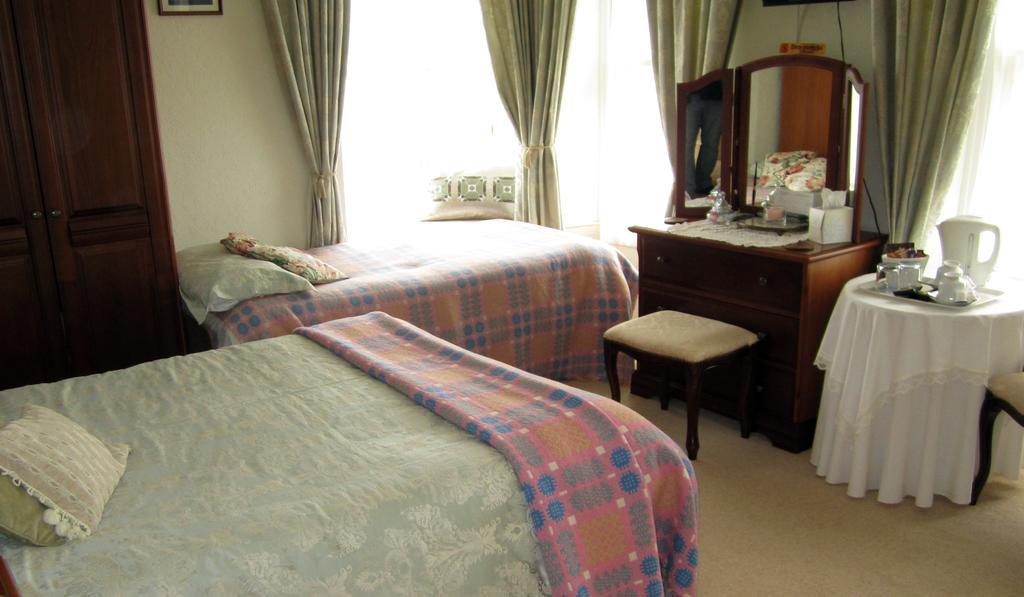 Beechwood House Bed & Breakfast Нюкий Екстериор снимка