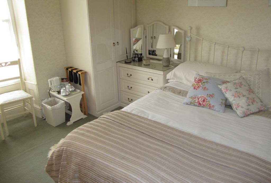 Beechwood House Bed & Breakfast Нюкий Екстериор снимка