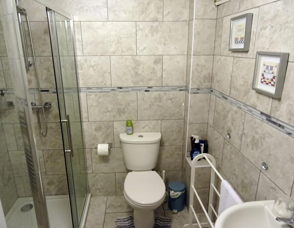 Beechwood House Bed & Breakfast Нюкий Екстериор снимка